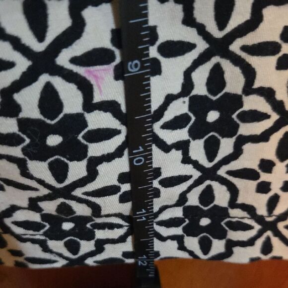 NWT Black and White Patterned Shorts - Picture 5 of 7